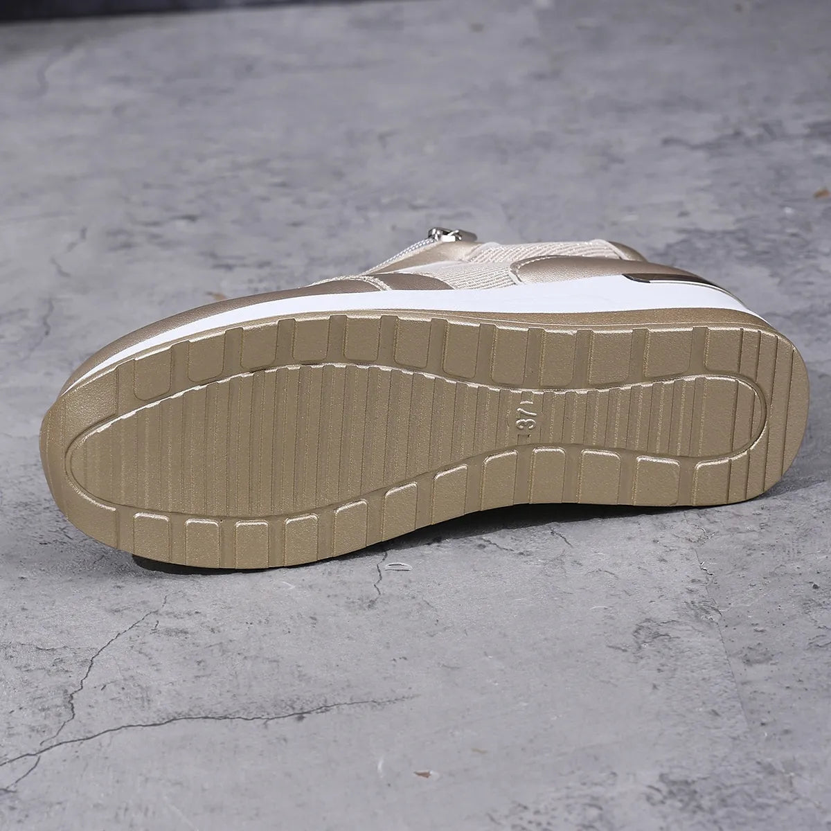 Isa | Fashionable Sneakers
